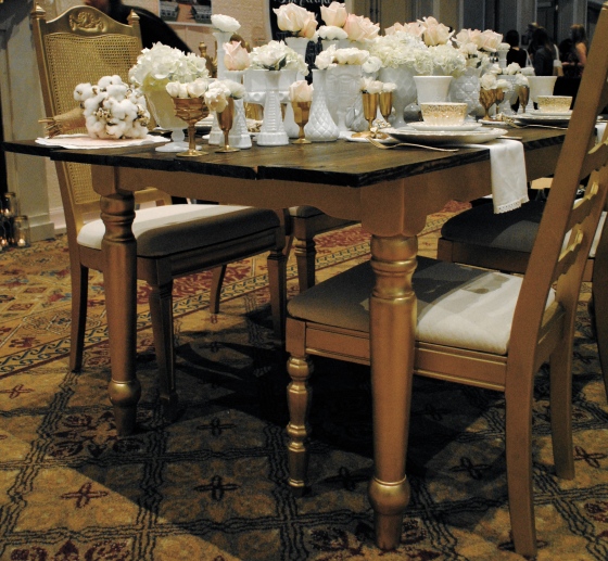 2 Plus Hue, Orlando vintage wedding rental, gold farm table, milk glass, roses, hydrangea, ranunculus